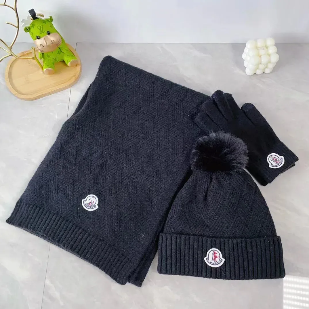 Moncler M蒙三件套黑 Scarf, Hat & Gloves Set